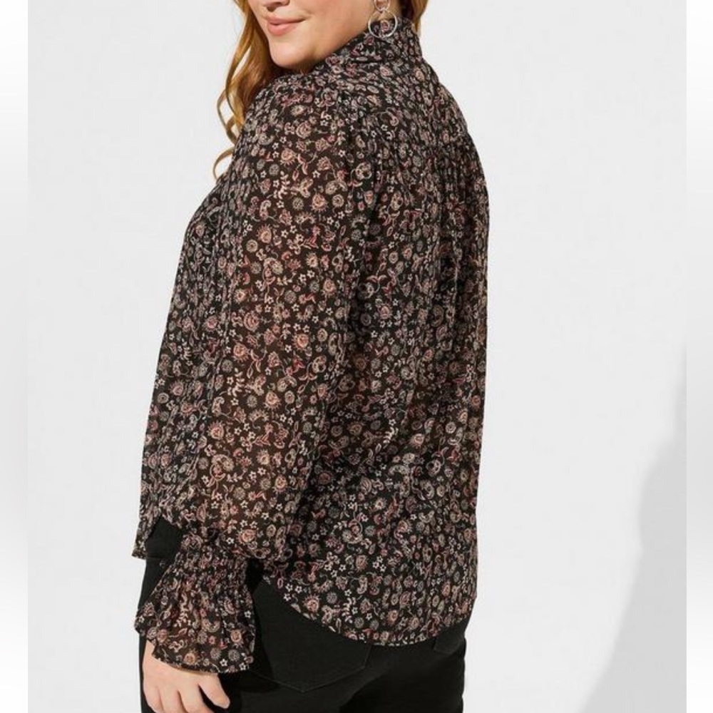 NWT- Torrid Size: 4 ~ Festi Tissue Weight Chiffon Button Front, Puff Sleeve Top - Picture 3 of 6